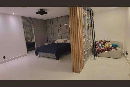 Casa à venda com 1072m², 6 quartos e 2 vagas Casa à venda com 1072m², 6 quartos e 2 vagasQuarto