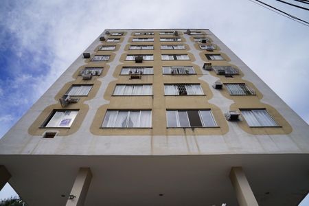 Apartamento à venda com 73m², 2 quartos e 1 vaga Apartamento à venda com 73m², 2 quartos e 1 vagaFachada