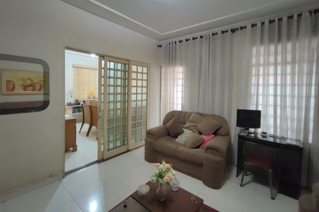 Casa à venda com 250m², 2 quartos e 2 vagasSala de Estar