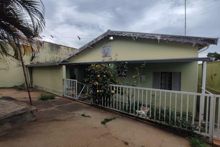 Casa à venda com 250m², 2 quartos e 2 vagasQuintal - Fundos