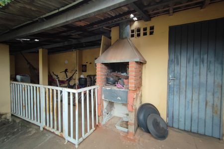 Casa à venda com 250m², 2 quartos e 2 vagasQuintal - Fundos