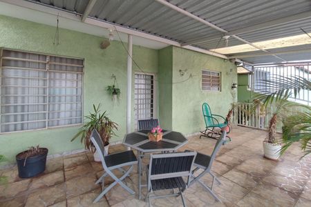 Casa à venda com 250m², 2 quartos e 2 vagasQuintal - Garagem