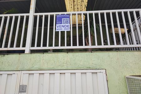 Casa à venda com 250m², 2 quartos e 2 vagasPLACA INSTALADA NA FACHADA