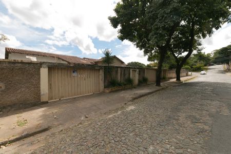 Apartamento para alugar com 120m², 3 quartos e 1 vaga Apartamento para alugar com 120m², 3 quartos e 1 vagaFachada + Placa