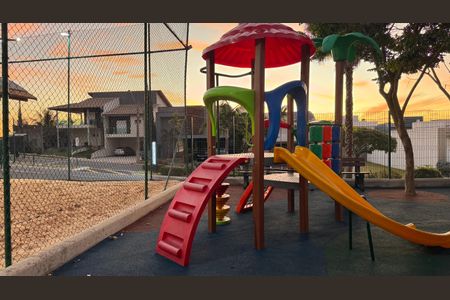 Casa de condomínio à venda com 207m², 3 quartos e 4 vagasÁrea comum - Playground