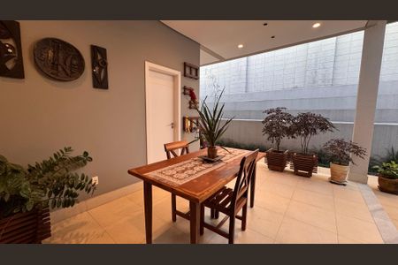 Casa de condomínio à venda com 207m², 3 quartos e 4 vagasQuintal