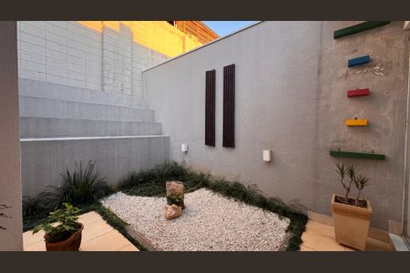 Casa de condomínio à venda com 207m², 3 quartos e 4 vagasQuintal