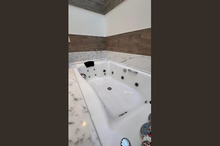 Casa de condomínio à venda com 207m², 3 quartos e 4 vagasBanheiro da Suíte 3