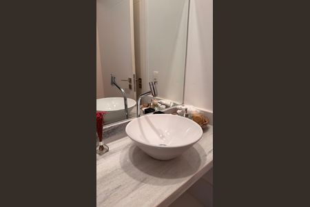 Casa de condomínio à venda com 207m², 3 quartos e 4 vagasBanheiro da Suíte 2