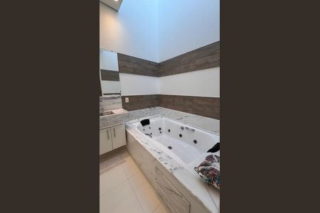 Casa de condomínio à venda com 207m², 3 quartos e 4 vagasBanheiro da Suíte 3