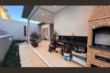 Casa de condomínio à venda com 207m², 3 quartos e 4 vagasChurrasqueira