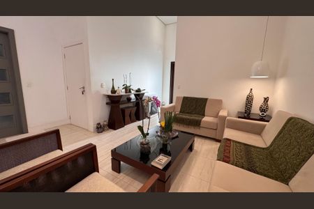 Casa de condomínio à venda com 207m², 3 quartos e 4 vagasSala de Estar