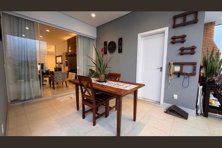 Casa de condomínio à venda com 207m², 3 quartos e 4 vagasQuintal