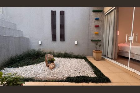 Casa de condomínio à venda com 207m², 3 quartos e 4 vagasQuintal