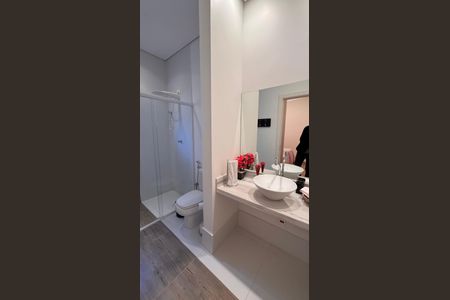 Casa de condomínio à venda com 207m², 3 quartos e 4 vagasBanheiro da Suíte 2