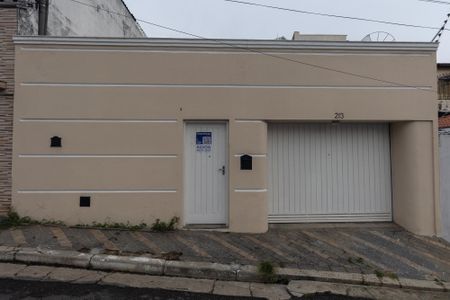 Casa para alugar com 95m², 2 quartos e 2 vagasFachada Placa