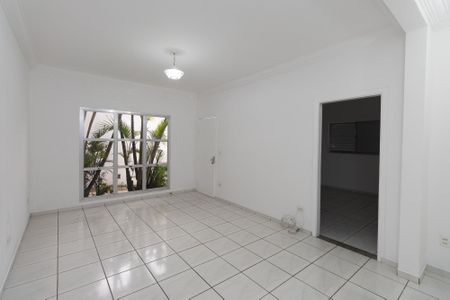 Casa para alugar com 95m², 2 quartos e 2 vagasSala