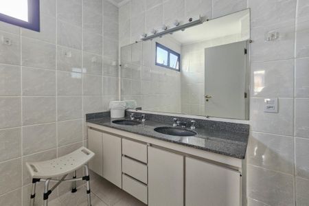 Apartamento para alugar com 400m², 4 quartos e 3 vagasBanheiro da suíte 4