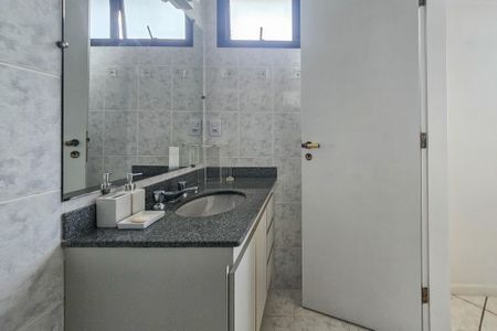 Apartamento para alugar com 400m², 4 quartos e 3 vagasBanheiro da suíte 3