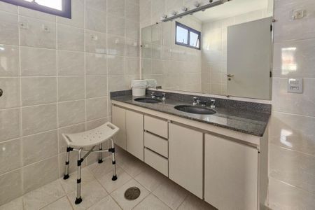 Apartamento para alugar com 400m², 4 quartos e 3 vagasBanheiro da suíte 4