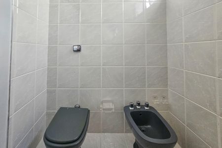 Apartamento para alugar com 400m², 4 quartos e 3 vagasBanheiro da suíte 4