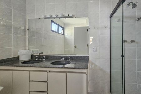 Apartamento para alugar com 400m², 4 quartos e 3 vagasBanheiro da suíte 4