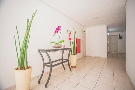 Apartamento à venda com 62m², 2 quartos e 2 vagasHall social