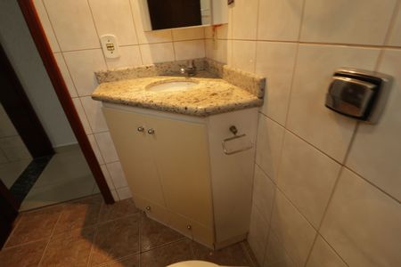 Casa à venda com 193m², 3 quartos e 2 vagasBanheiro 2