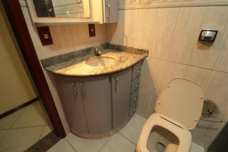 Casa à venda com 193m², 3 quartos e 2 vagasBanheiro