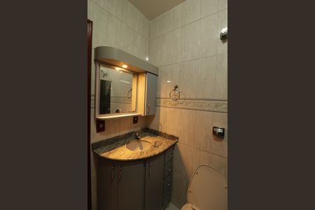 Casa à venda com 193m², 3 quartos e 2 vagasBanheiro