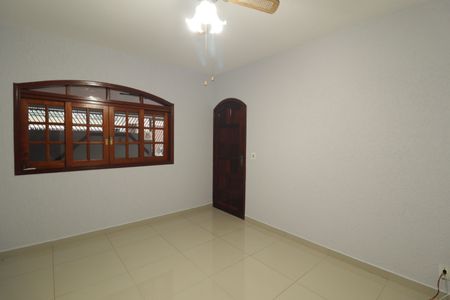 Casa à venda com 193m², 3 quartos e 2 vagasSala