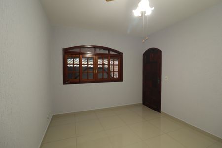 Casa à venda com 193m², 3 quartos e 2 vagasSala