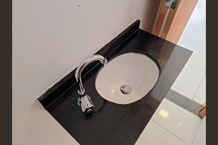 Casa de condomínio à venda com 59m², 2 quartos e 1 vagaLavabo