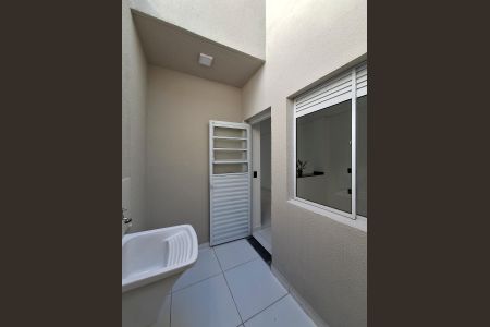 Casa de condomínio à venda com 64m², 2 quartos e 1 vagaÁrea de Serviço