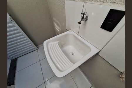 Casa de condomínio à venda com 63m², 2 quartos e 1 vagaÁrea de Serviço