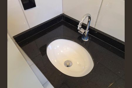 Casa de condomínio à venda com 63m², 2 quartos e 1 vagaBanheiro Quarto 1