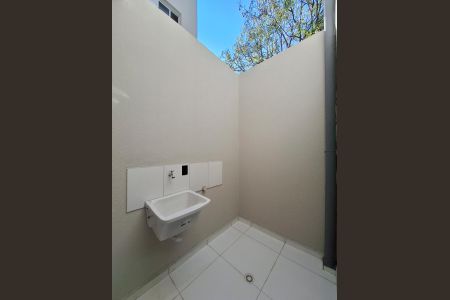 Casa de condomínio à venda com 63m², 2 quartos e 1 vagaÁrea de Serviço