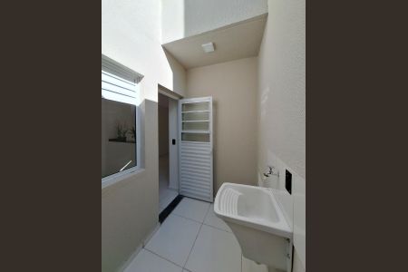 Casa de condomínio à venda com 63m², 2 quartos e 1 vagaÁrea de Serviço