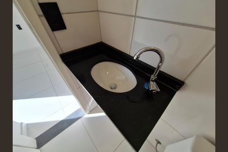 Casa de condomínio à venda com 63m², 2 quartos e 1 vagaBanheiro Quarto 2