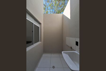 Casa de condomínio à venda com 63m², 2 quartos e 1 vagaÁrea de Serviço
