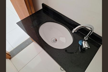 Casa de condomínio à venda com 63m², 2 quartos e 1 vagaLavabo