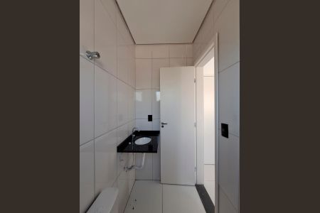 Casa de condomínio à venda com 63m², 2 quartos e 1 vagaBanheiro da Suíte 1