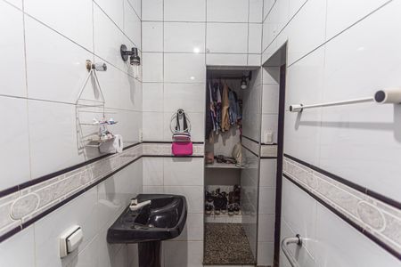 Casa à venda com 321m², 4 quartos e 5 vagas Casa à venda com 321m², 4 quartos e 5 vagasBanheiro da Suíte 2