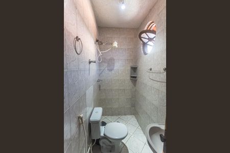 Casa à venda com 321m², 4 quartos e 5 vagas Casa à venda com 321m², 4 quartos e 5 vagasBanheiro Social