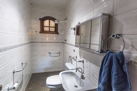 Casa à venda com 321m², 4 quartos e 5 vagas Casa à venda com 321m², 4 quartos e 5 vagasLavabo