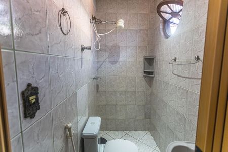 Casa à venda com 321m², 4 quartos e 5 vagas Casa à venda com 321m², 4 quartos e 5 vagasBanheiro Social