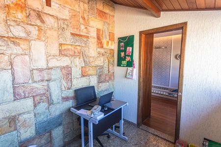 Casa à venda com 321m², 4 quartos e 5 vagas Casa à venda com 321m², 4 quartos e 5 vagasVaranda da Suíte 4 no 2° Pavimento