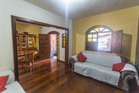 Casa à venda com 321m², 4 quartos e 5 vagas Casa à venda com 321m², 4 quartos e 5 vagasSala 2