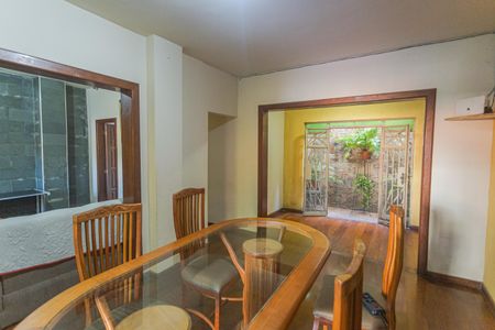 Casa à venda com 321m², 4 quartos e 5 vagas Casa à venda com 321m², 4 quartos e 5 vagasSala 1