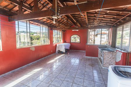 Casa à venda com 321m², 4 quartos e 5 vagas Casa à venda com 321m², 4 quartos e 5 vagasTerraço/Área de Serviço